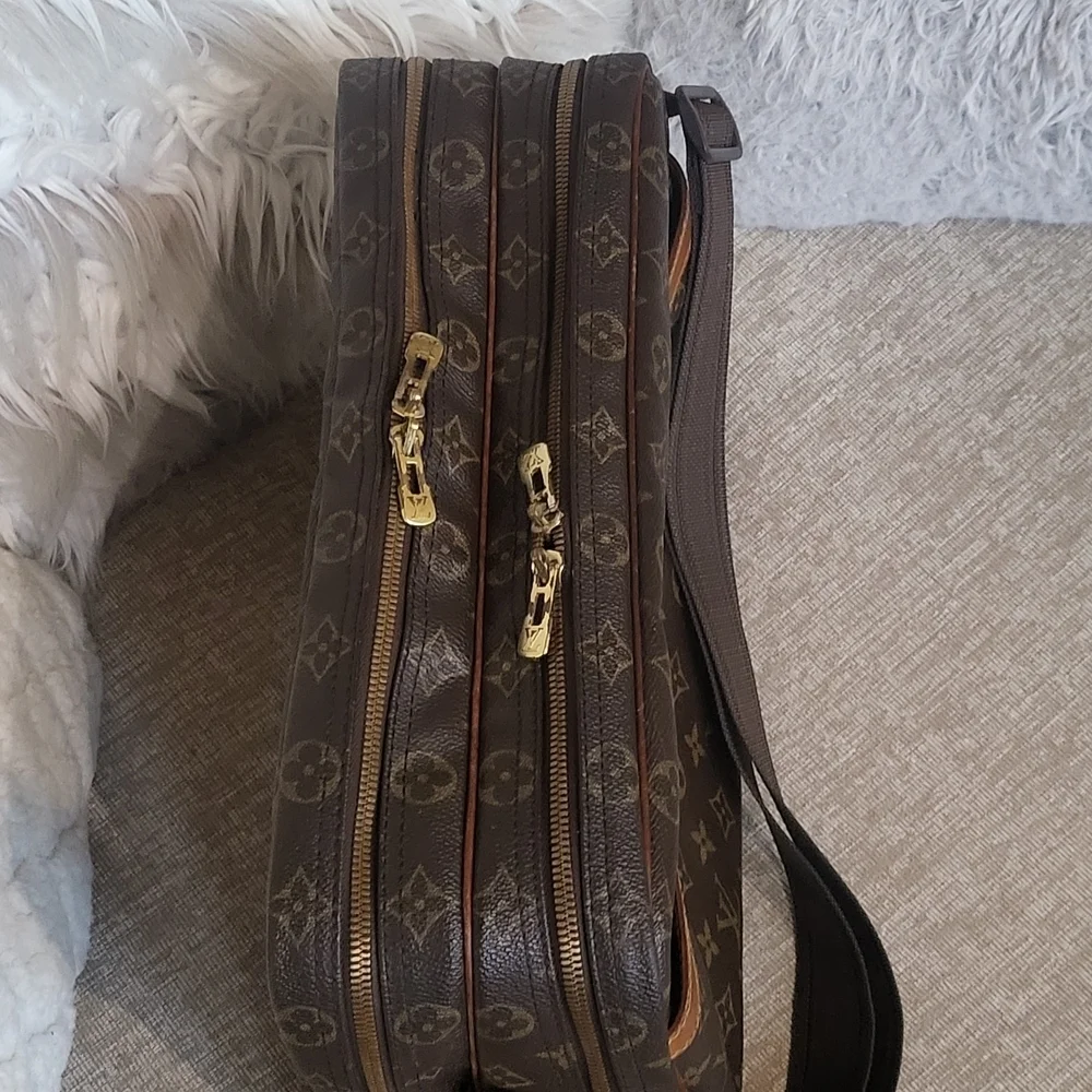 Louis Vuitton beautiful exelent